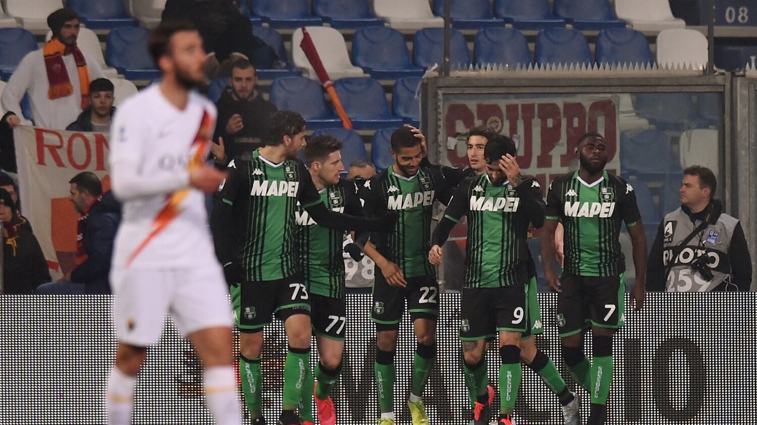 Il Sassuolo piega 4-2 la Roma: quarto posto a rischio