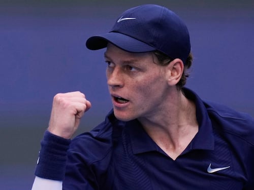 Six Kings Slam, Sinner domina Tsitsipas in due set e conquista la semifinale