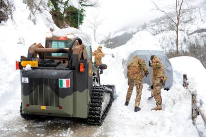 Gli alpini nei paesi isolati dalla neve 16