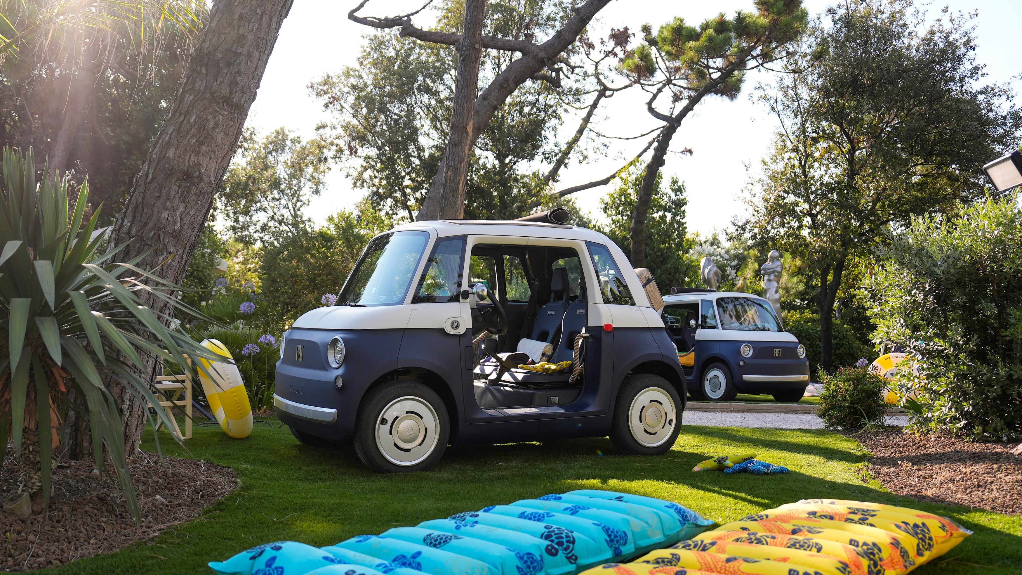 Ecco Topolino Dolcevita, la microcar ora si veste da mare