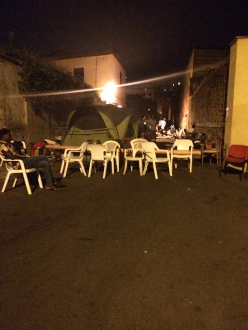 I migranti del Baobab e il degrado di via Cupa 7