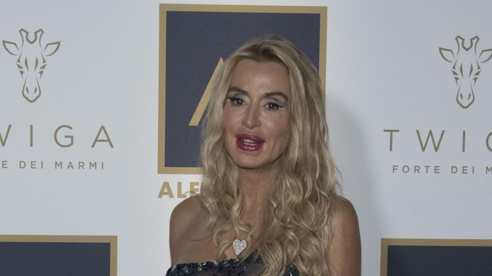 "Querelata per diffamazione". È ancora guerra tra Valeria Marini e Antonella Elia