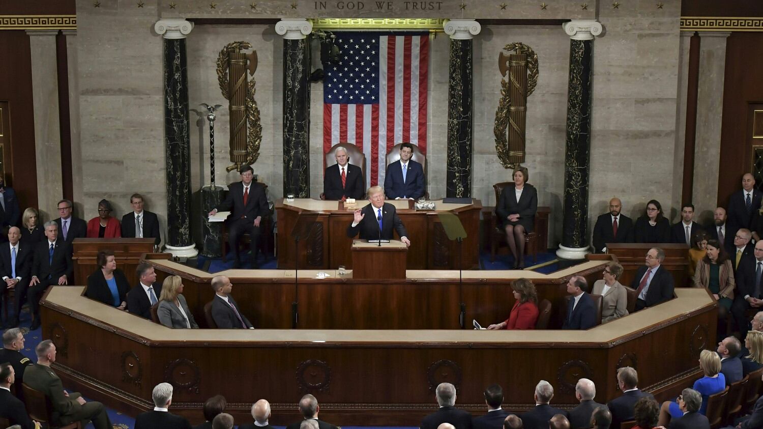 Tanti aerei, niente carri armati Ecco la parata militare di Trump