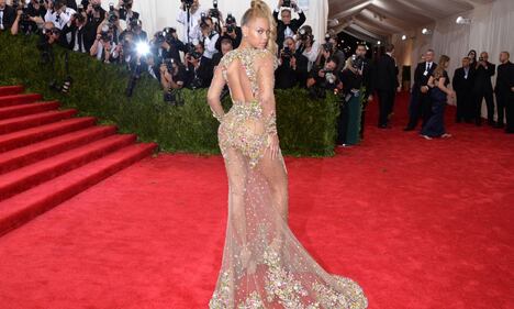Beyonce a New York, jeans strappati e curve mozzafiato 10