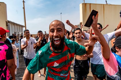 Migranti tentano di entrare nell'enclave spagnola di Ceuta dal Marocco
