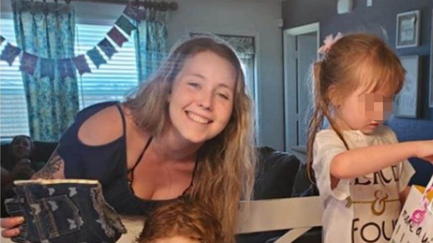 Mamma muore di overdose, le sue figlie chiuse in auto uccise dal caldo