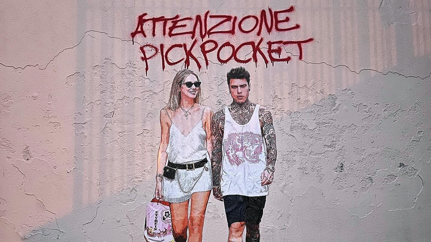 "Attenzione borseggiatori". Il murale che annienta Chiara Ferragni e Fedez