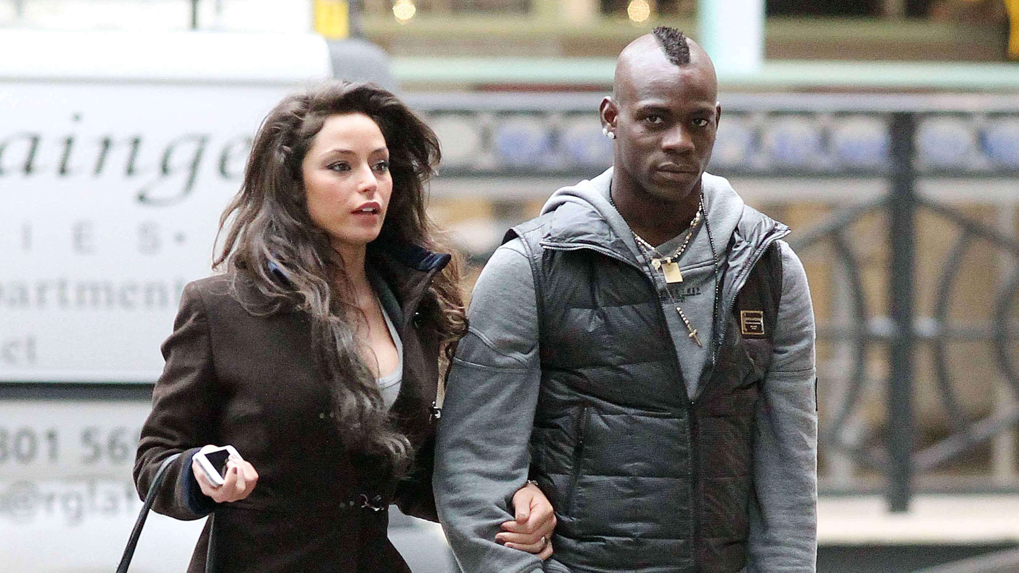 La discoteca, i tradimenti, Pia: la storia d'amore tra Mario Balotelli e Raffaella Fico