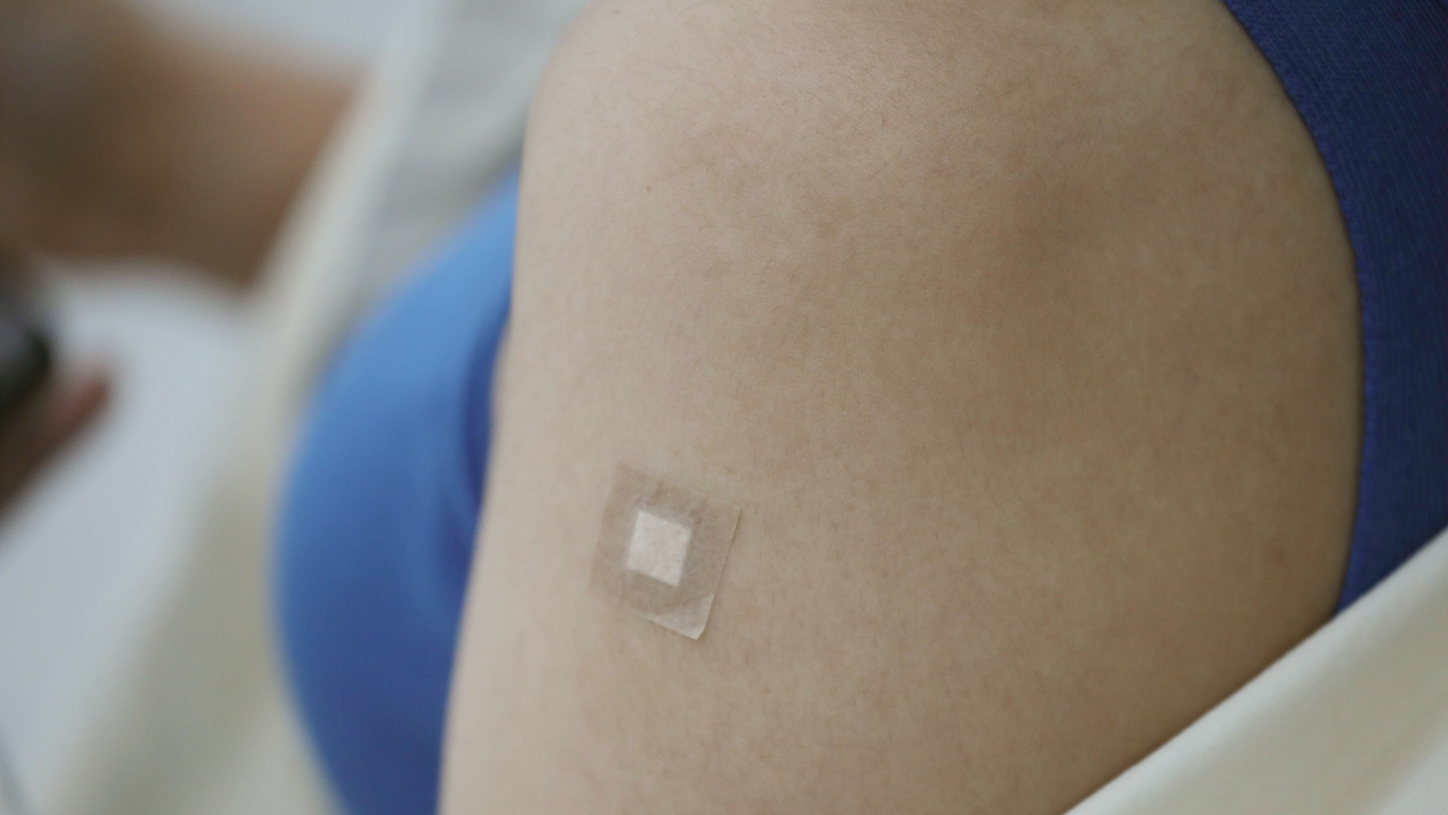 Vaccini per l’influenza, le donne hanno più effetti collaterali: lo studio