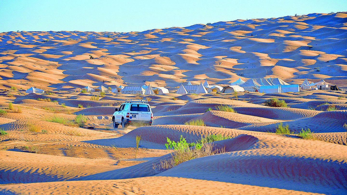 In viaggio nel profondo Sahara senza limiti ma senza rischi
