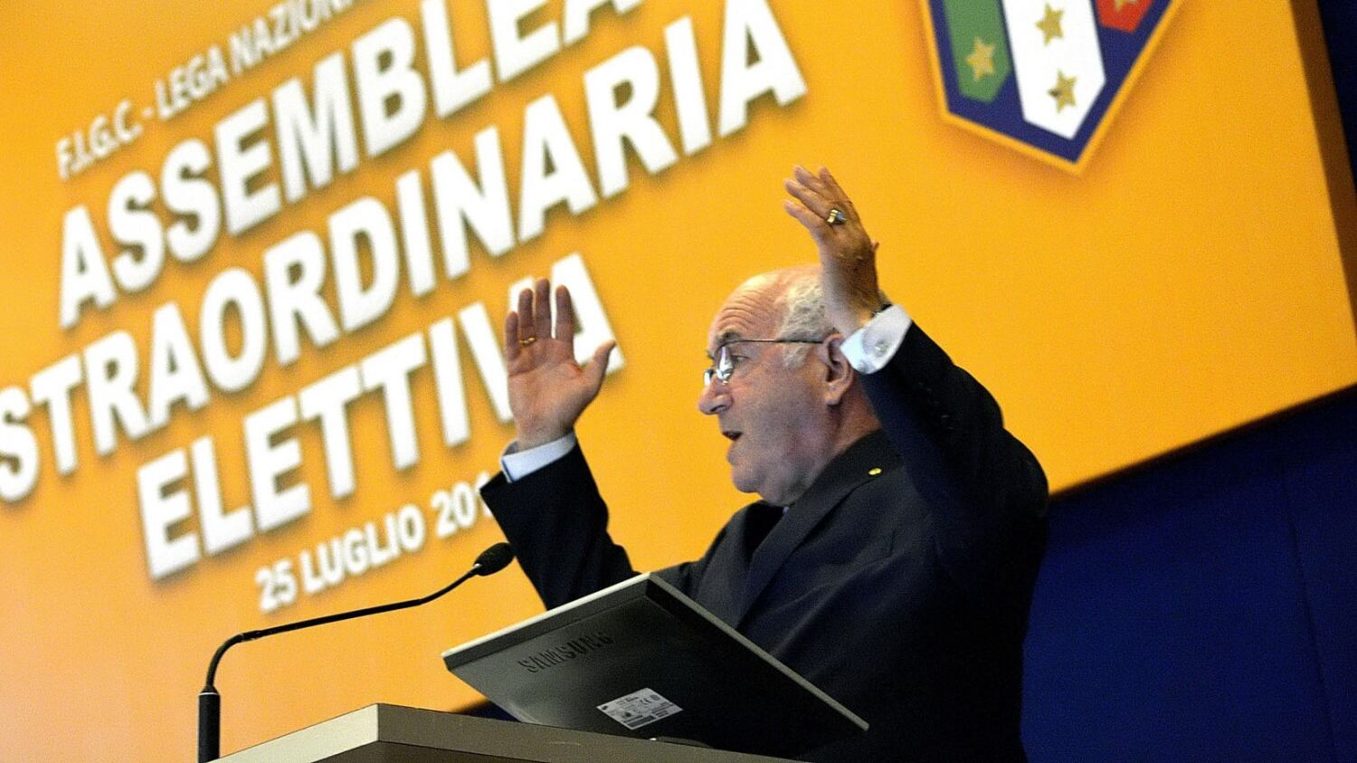 Tavecchio capo del pallone tra pianti, veleni e tradimenti