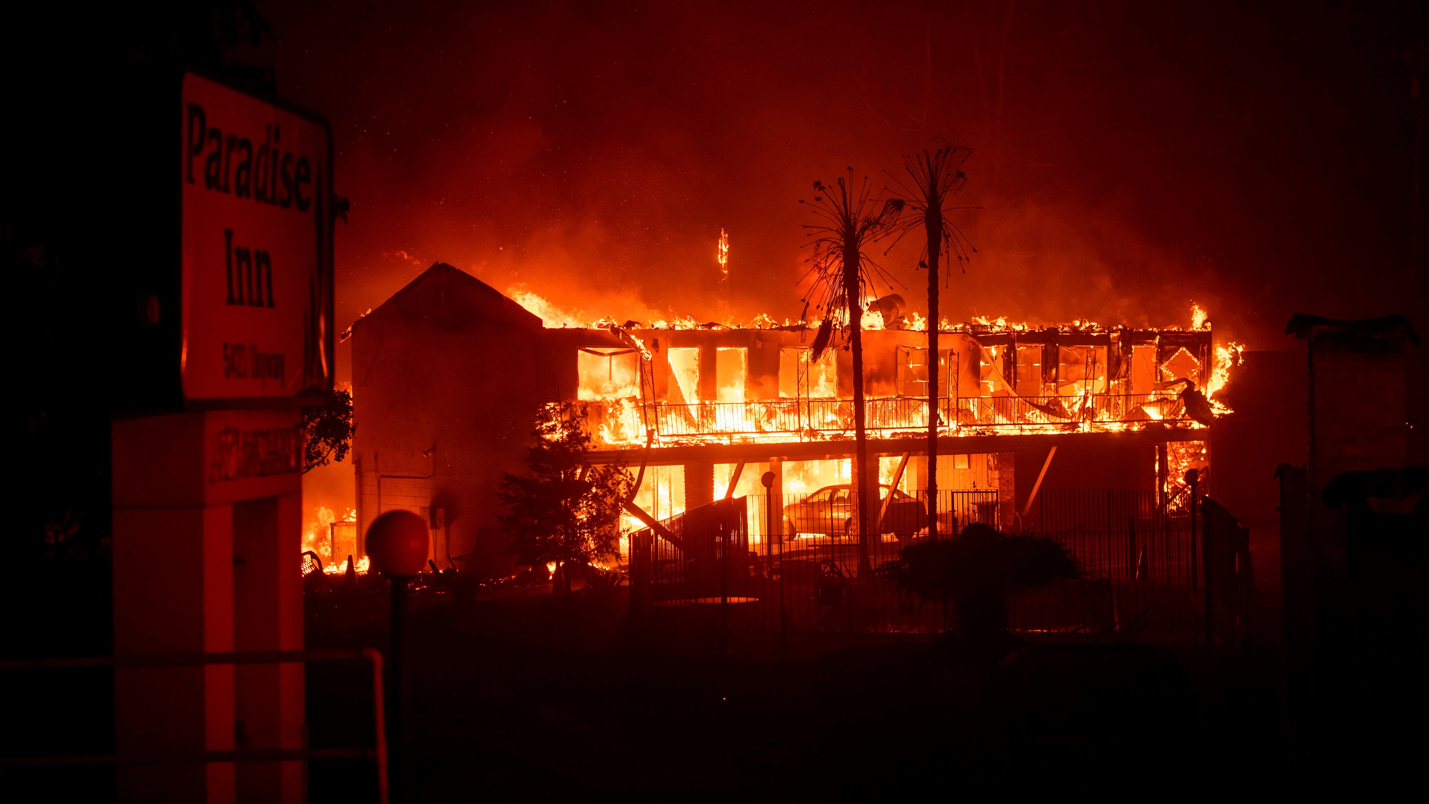 Malibu, brucia il paradiso. Almeno cinque vittime nella California devastata