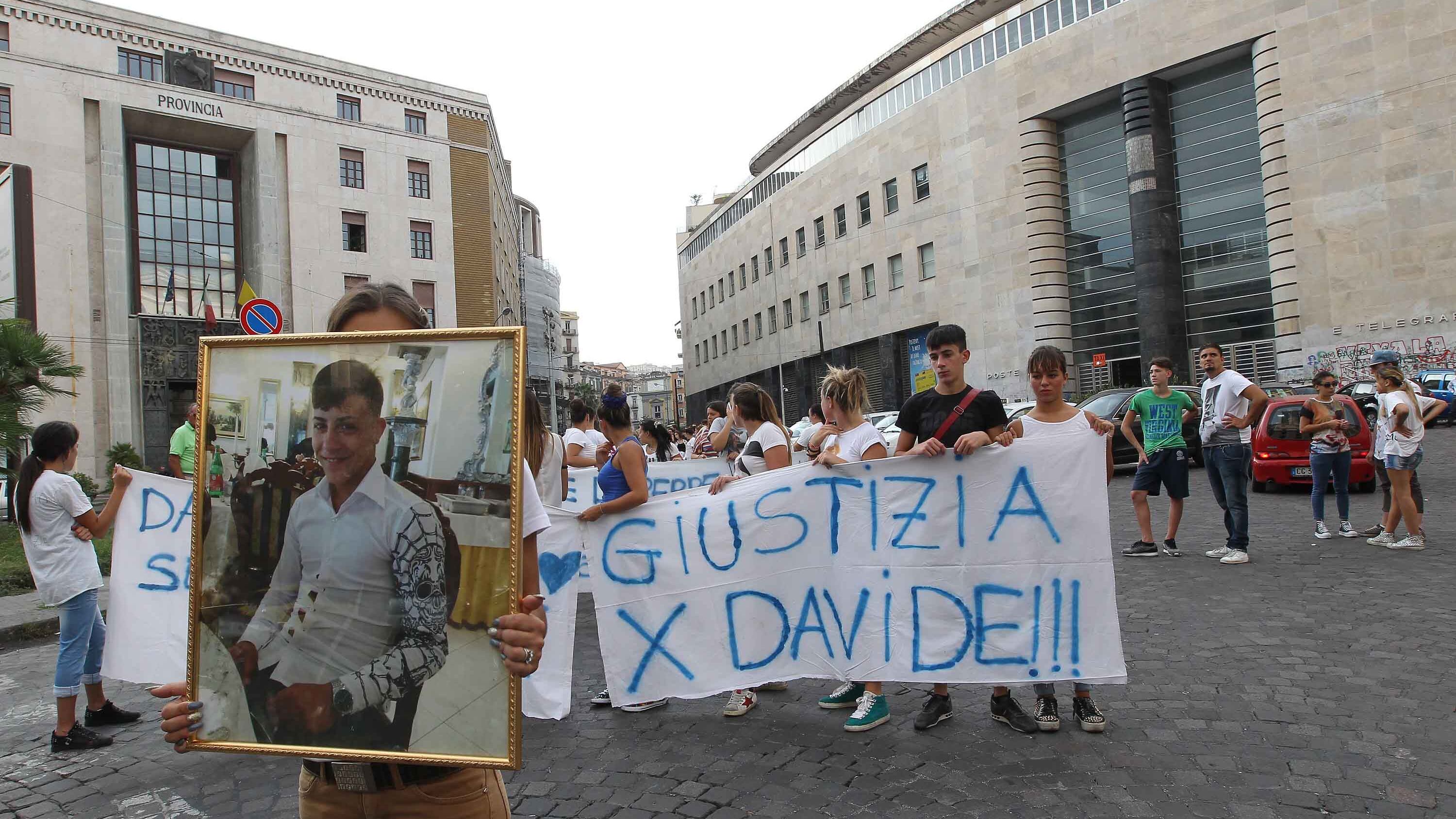 Napoli, parla il ragazzo latitante: "Non ero sullo scooter con Davide"