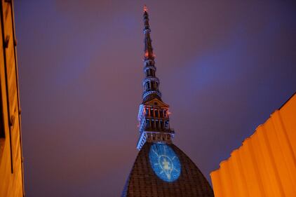 La Mole Antonelliana in blu per la giornata sull'autismo 3