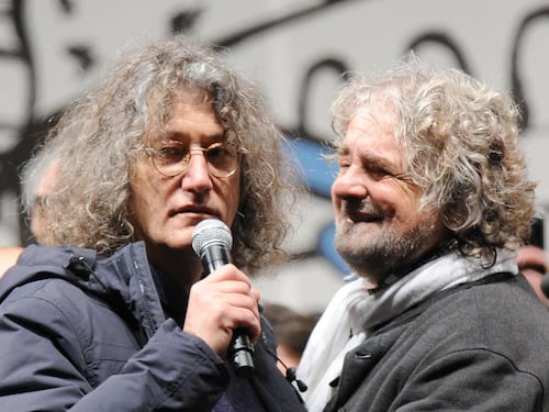 Sfascio M5S: si spaccano pure su una riunione