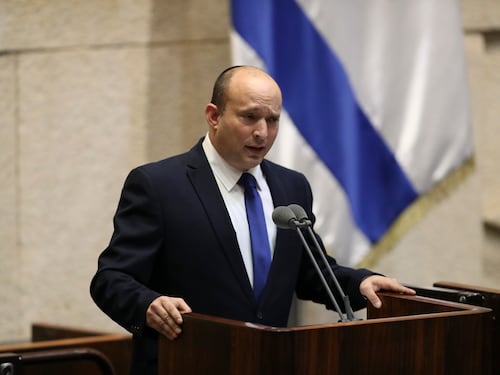Israele, nasce il governo Bennett: Neanyahu alza bandiera bianca
