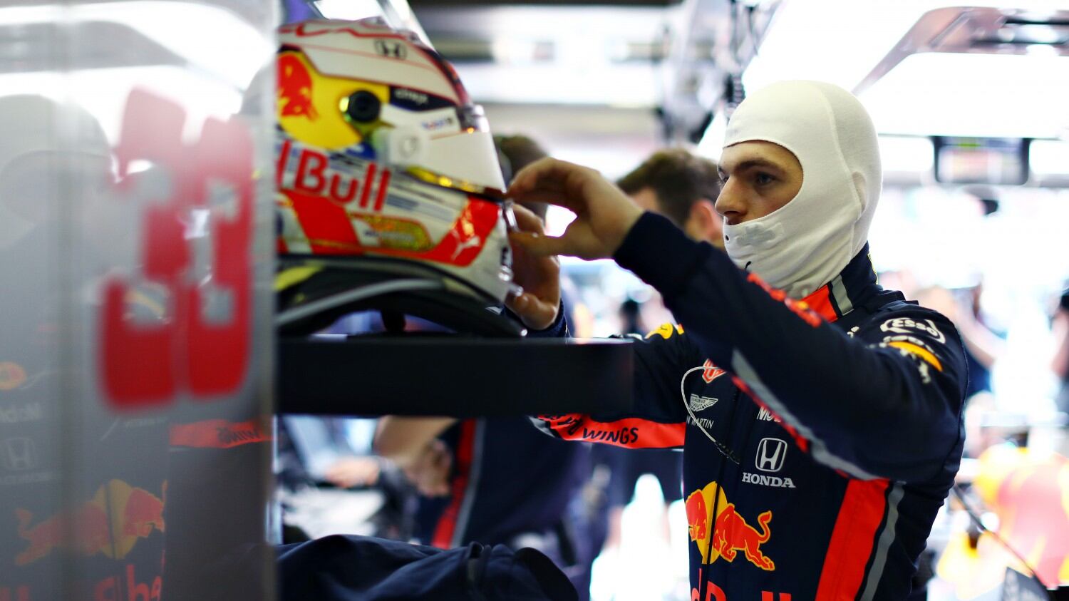 F1, Verstappen: “Hamilton non è nulla di speciale”