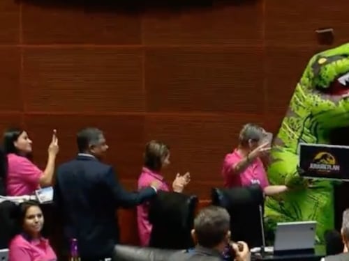 Un dinosauro entra nel parlamento messicano: ecco cosa è successo