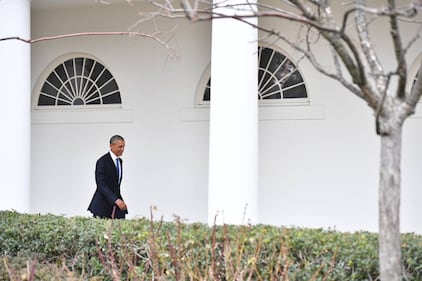 Barack Obama lascia lo studio ovale della Casa Bianca 3