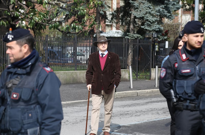Milano, sgomberato il residence Cavezzali 15
