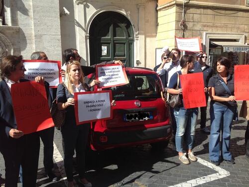 Trenta senatori scrivono a Grasso: "Via il parcheggio gratis a Marino"