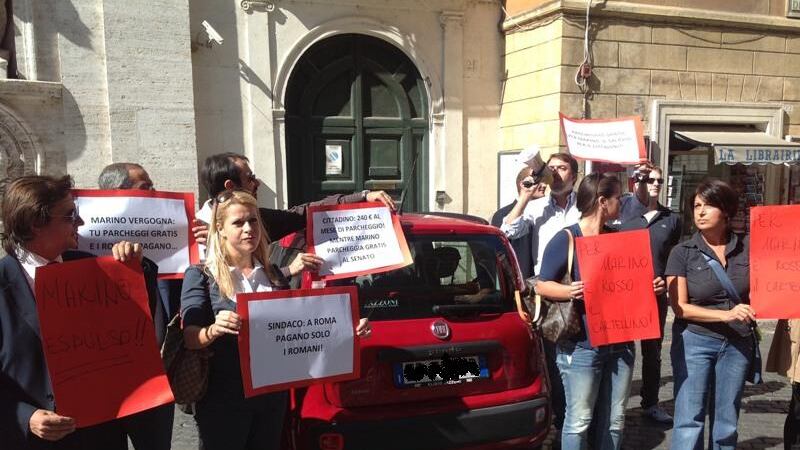 Trenta senatori scrivono a Grasso: "Via il parcheggio gratis a Marino"