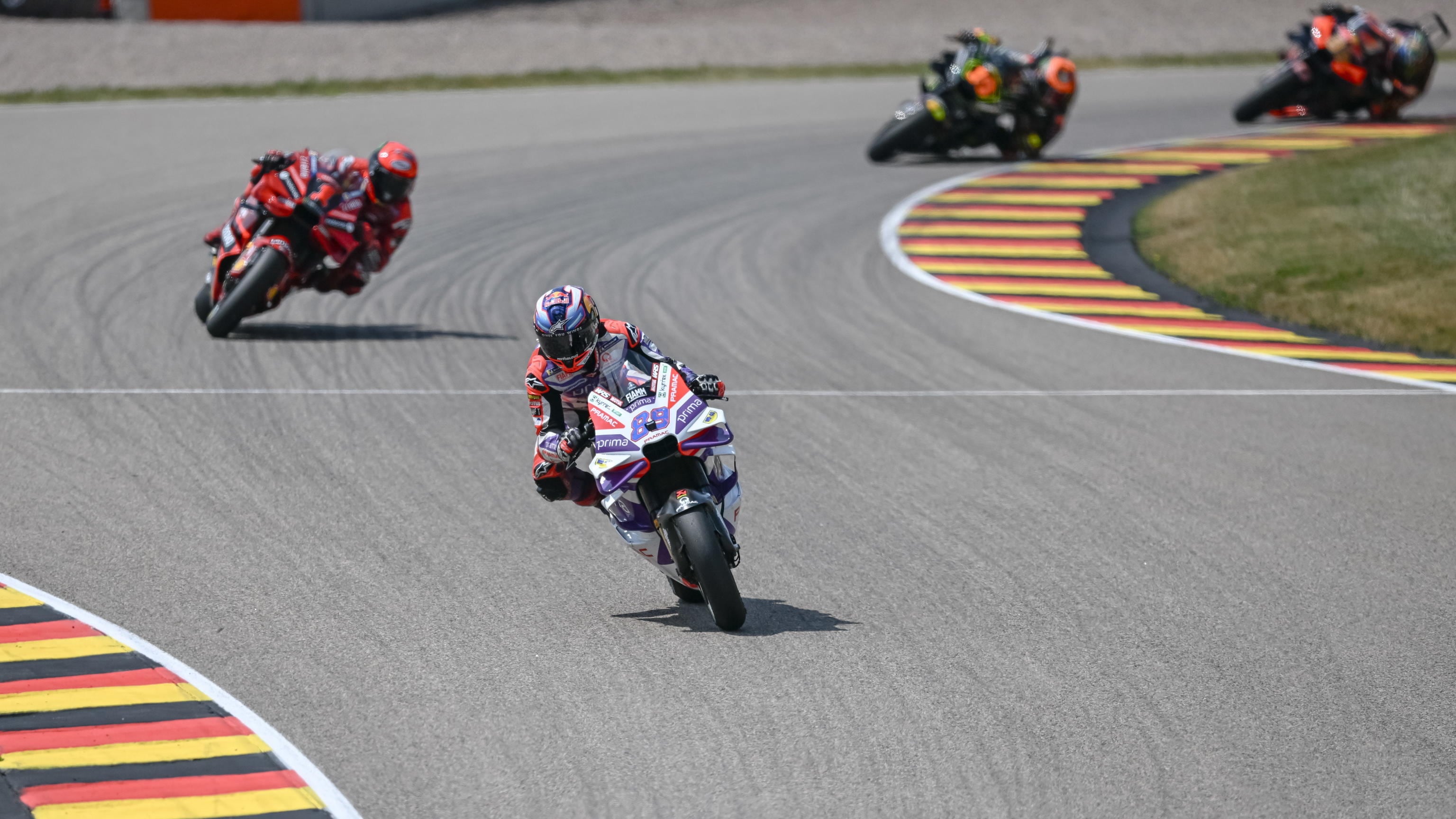 MotoGP Germania: Martin si ripete e in volata batte Bagnaia