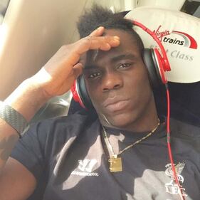Mario Balotelli e Raffaella Fico, passione al mare 12