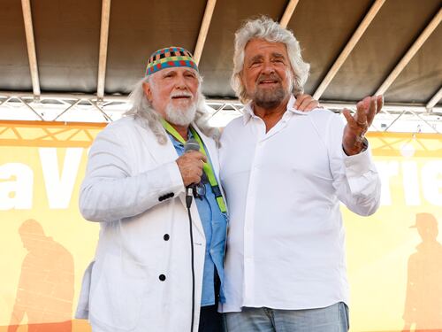 Moni Ovadia e la linea anti-atlantista del M5S spaccano il Pd