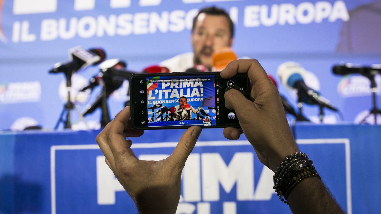 Porti chiusi, Tav e flat tax. Il boom nei luoghi chiave