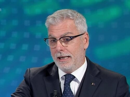 "Baci omo nei film per bimbi. Cosa dice?". Mollicone attacca Franceschini