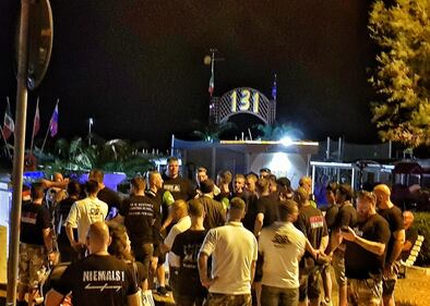 Rimini, ronde Forza Nuova in spiaggia 7