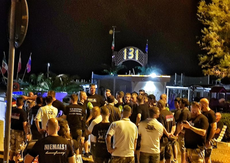 Rimini, ronde Forza Nuova in spiaggia 7