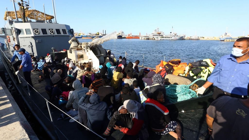 Quei no al piano migranti: così la Ue abbandona l'Italia