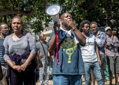 Roma, tensioni durante lo sgombero dei migranti abusivi 15