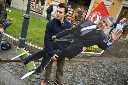 Roma, i Cobas manifestano contro Obama 11