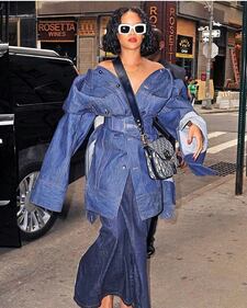 Rihanna, top trasparente su Instagram 13