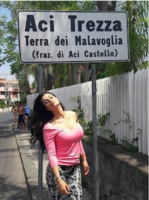 Cristina Del Basso, seno esplosivo in un selfie 18