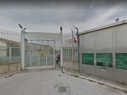 Foggia, detenuto pesta agente per una telefonata: 7 giorni prognosi