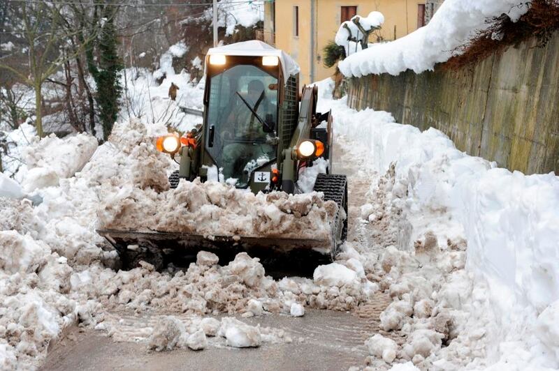Gli alpini nei paesi isolati dalla neve 8