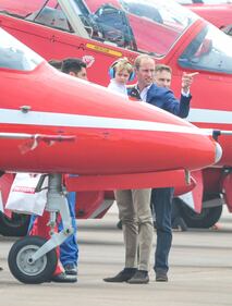 Che capricci, principe George! Tutte le foto alla base militare della Raf e dello "scivolone" sexy di Kate 24