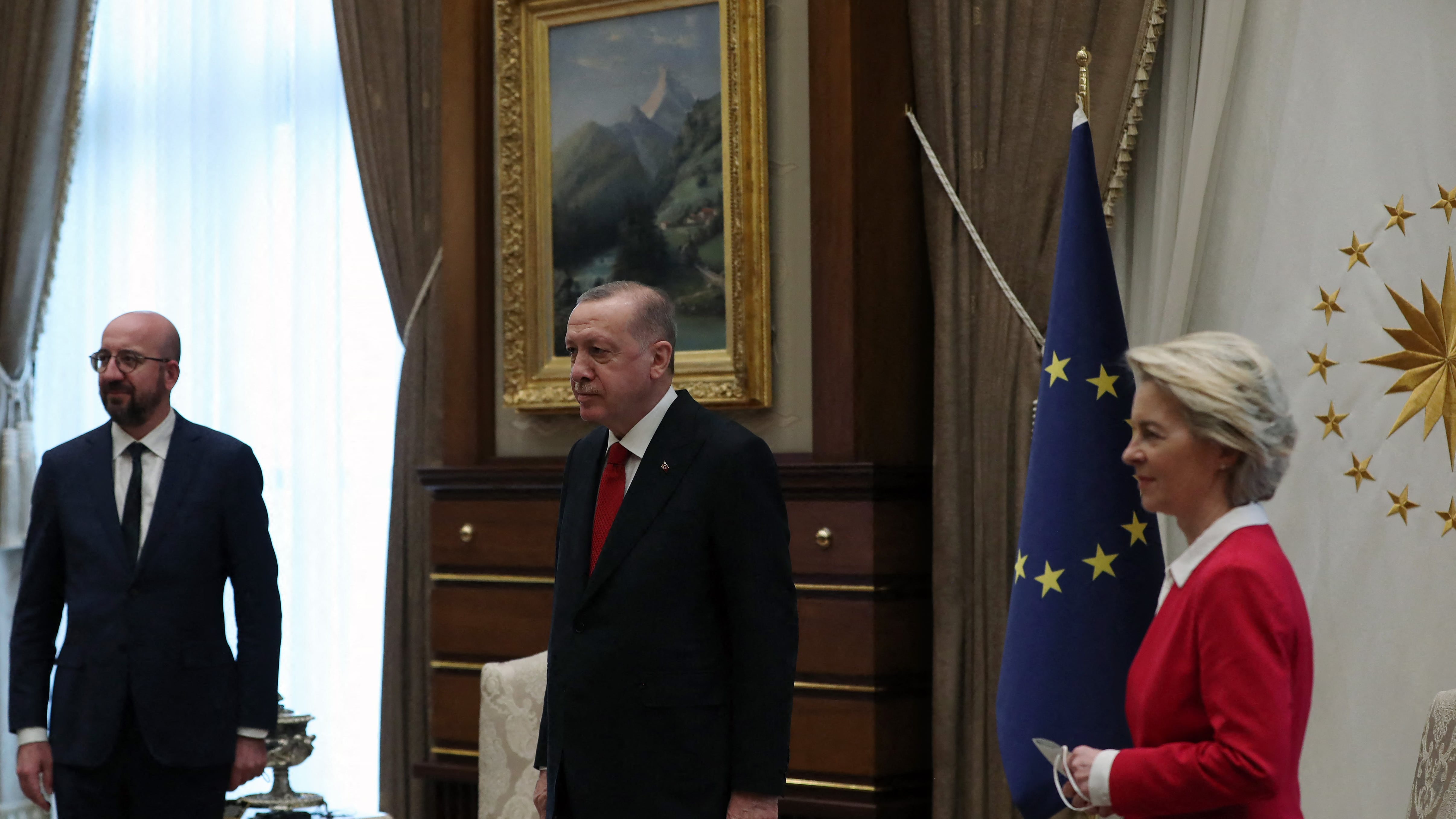 Non solo la Libia: i duelli per l'energia e per l'"influenza" in Albania e Somalia