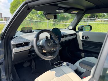 MINI Cabrio 2025: guarda la gallery della nuova decappottabile da città 11
