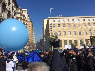Napoli, una "marea azzurra" protesta per la vivibilità 3