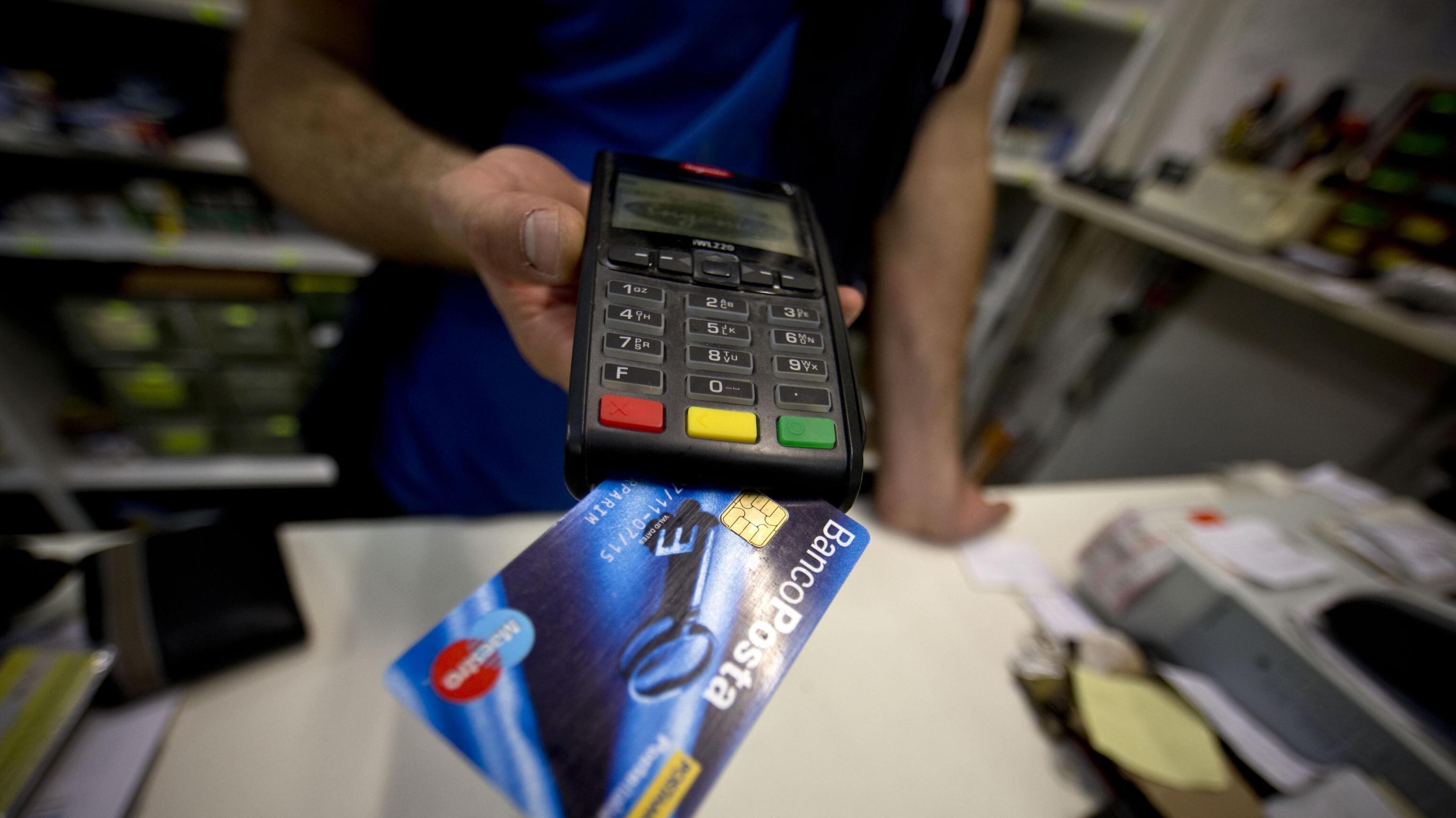 Rivoluzione bancomat: ora si potrà prelevare nei negozi