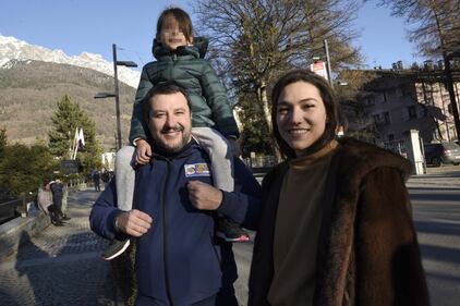 Il leader della Lega a Bormio con figlia e fidanzata 1
