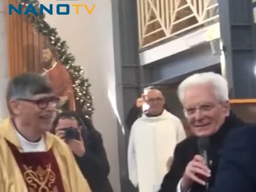 Mattarella a sorpresa a Caivano e da don Patriciello. Meloni: “Segno di vicinanza dello Stato”