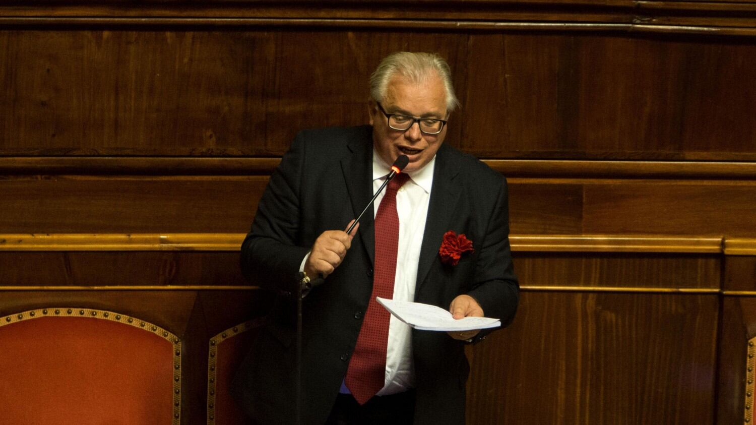 Senato, sì all'articolo 2. Barani: "Non era un gesto osceno"