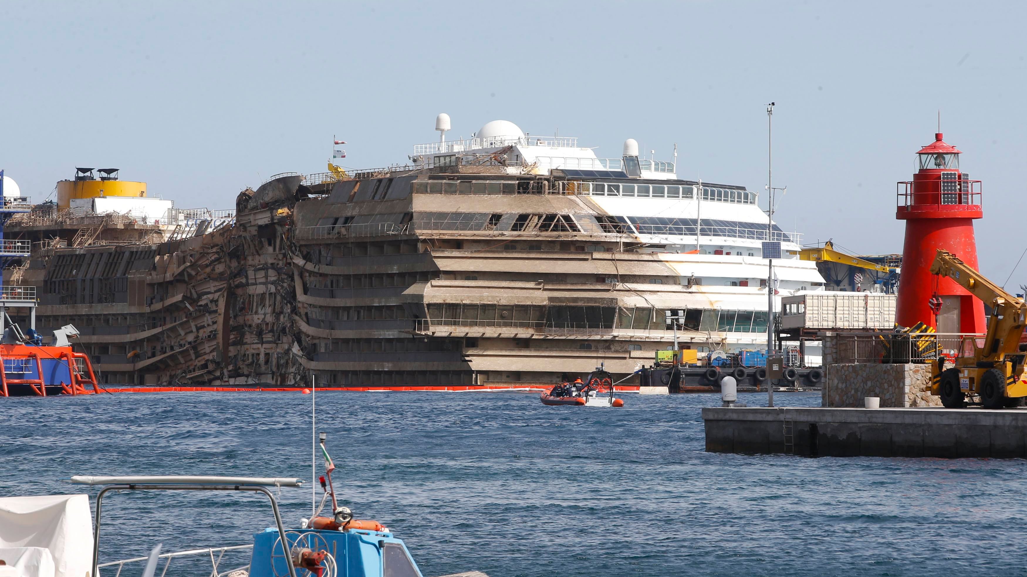 Costa Concordia: i resti trovati ieri di origine animale, non umana