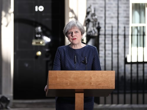 May respinge le linee guida Ue. "Sulla Brexit non c'è l'accordo"